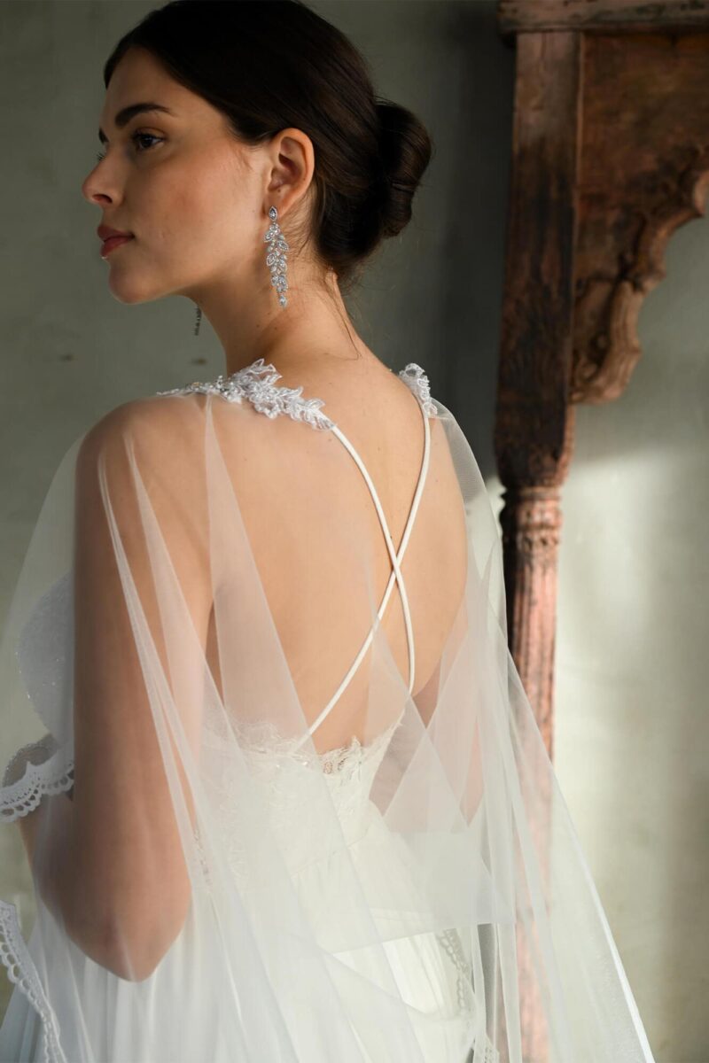 Peleryna ślubna z trenem - obrazek 4