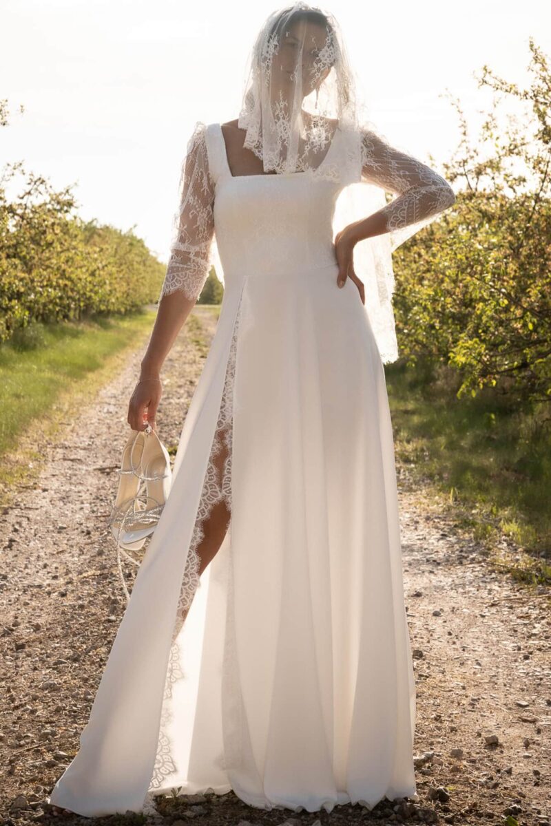 Paris 24 - Suknia Ślubna z dekoltem karo