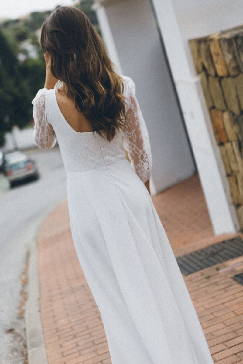 Paris 24 - Suknia Ślubna z dekoltem karo