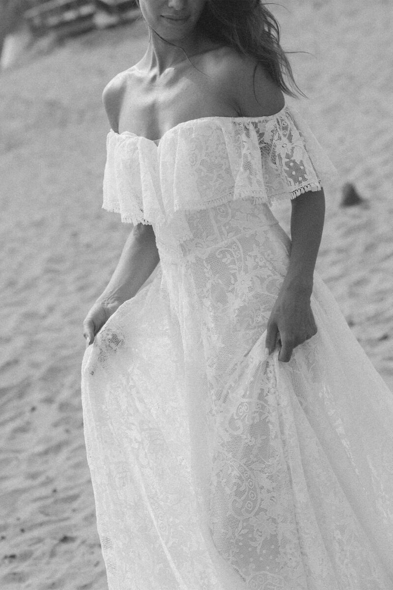 Porto 82 - Suknia ślubna z okrytymi ramionami