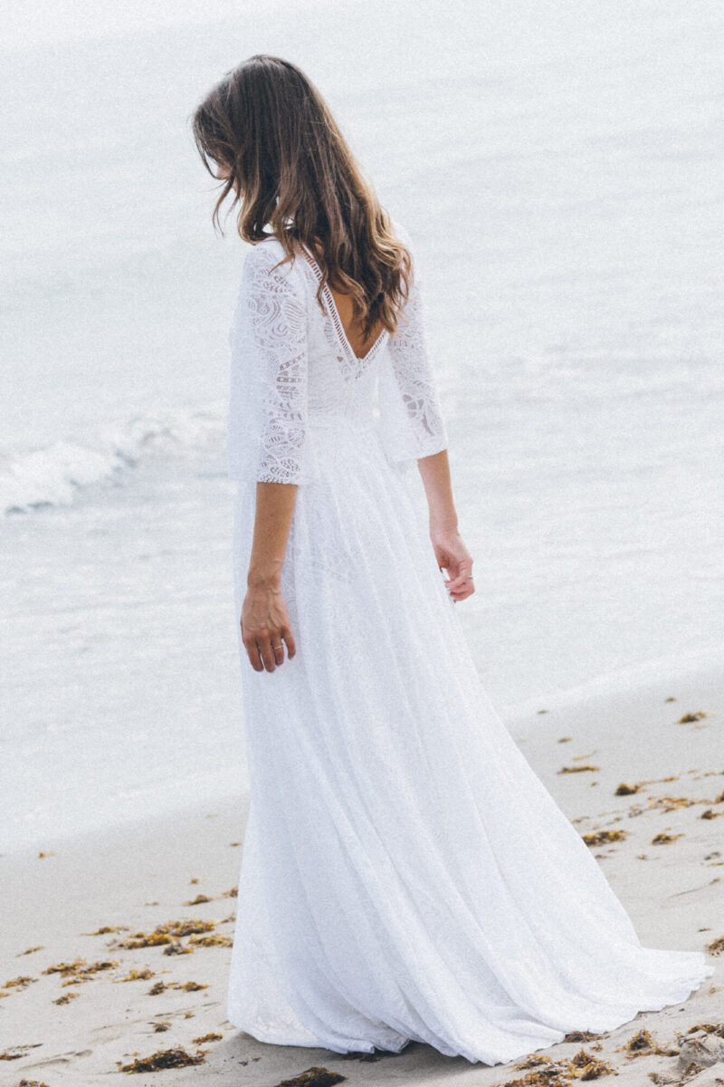 Santorini 28 – Koronkowa suknia ślubna z rękawem dzwonek