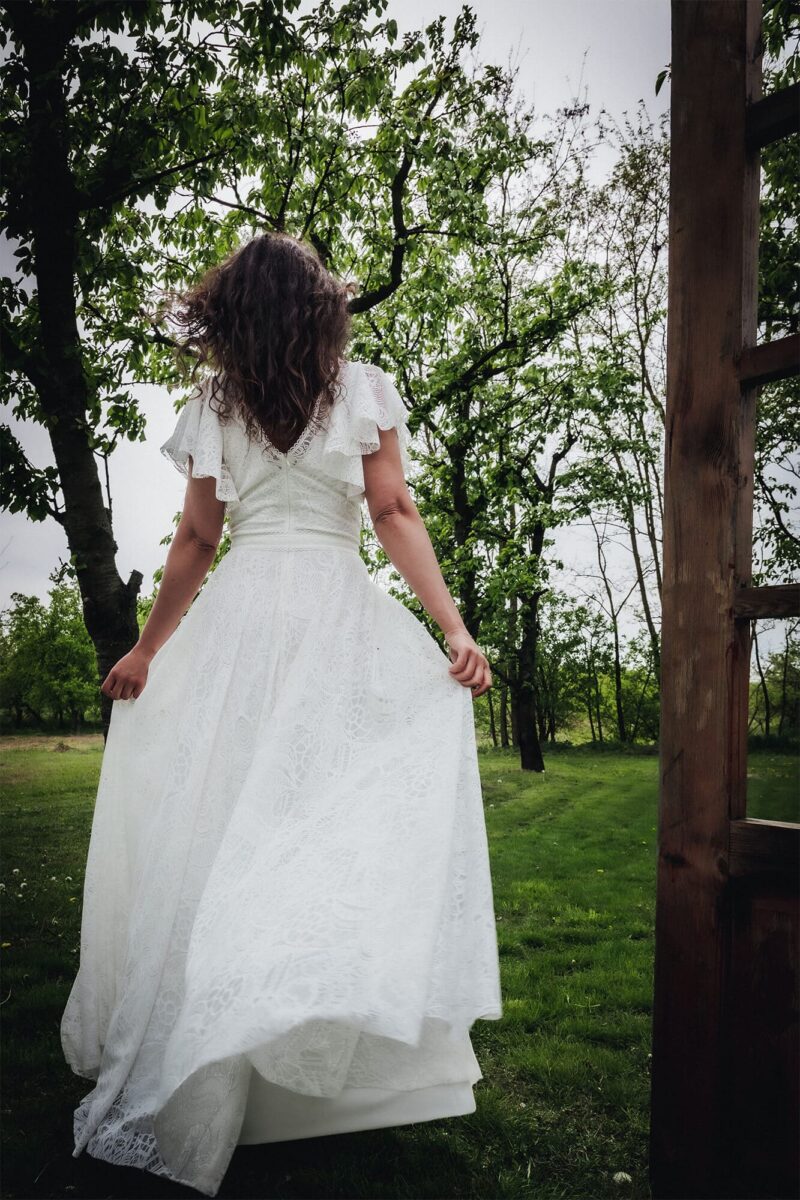 Santorini 29 - Kopertowa suknia ślubna z koronki