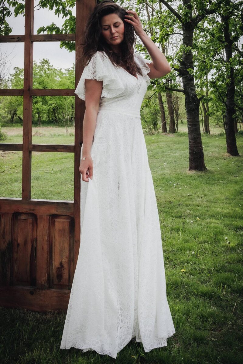 Santorini 29 - Kopertowa suknia ślubna z koronki