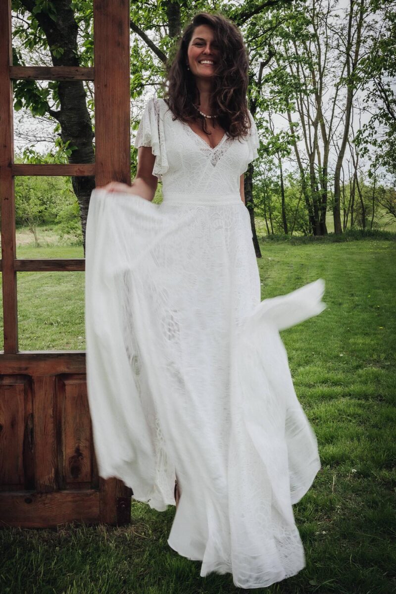 Santorini 29 - Kopertowa suknia ślubna z koronki