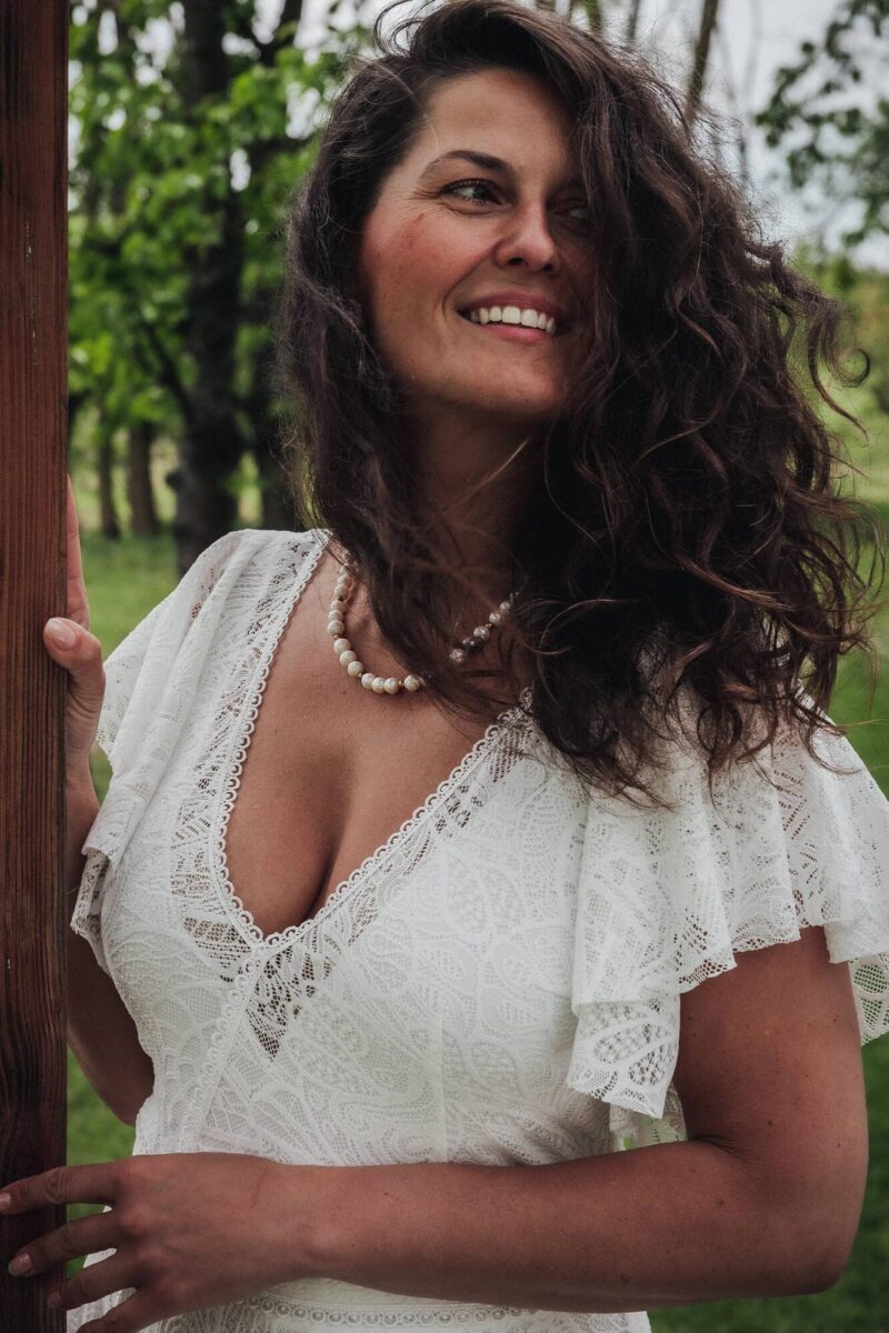 Santorini 29 - Kopertowa suknia ślubna z koronki